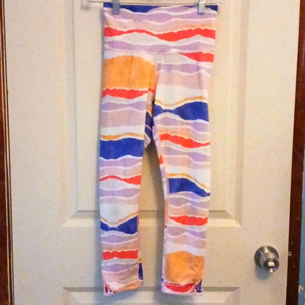 Lululemon True Self Crop Capri High Rise BLEACHER STRIPE White Iris Flow…